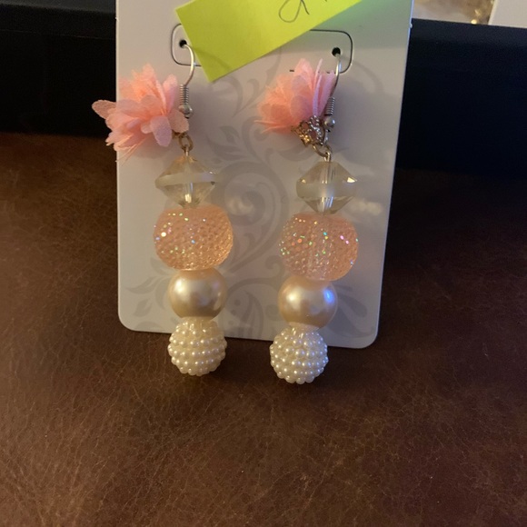 Earring - Picture 4 of 16